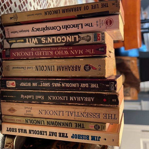 Lot of a paper back books antique - Picture 2 of 2